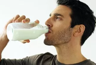 آیا شیر برای آکنه مفید است؟